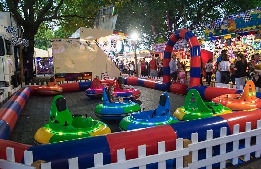 Zabawa na Bumper Cars – Emocje, Radość i Bezpieczeństwo!